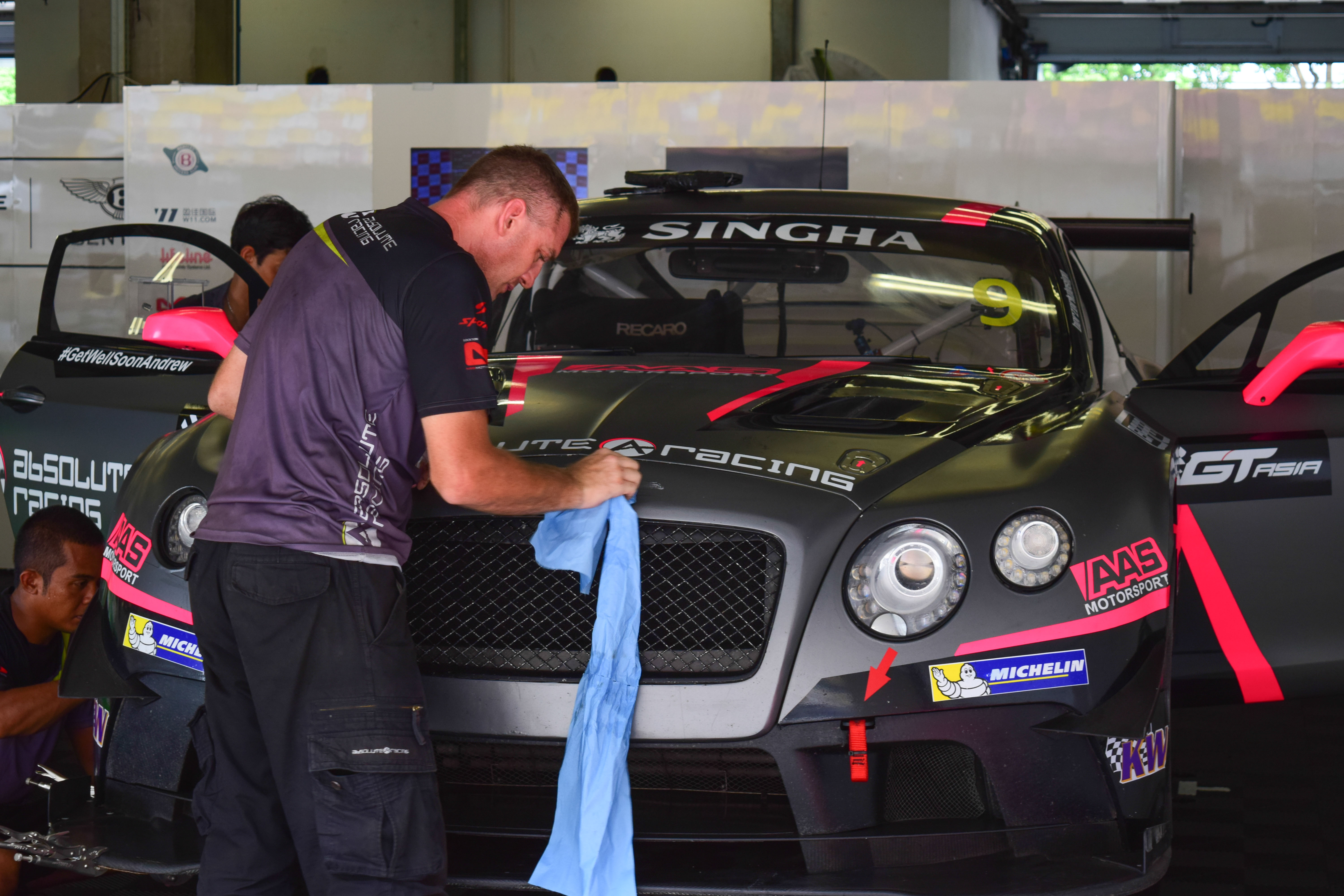 爱游戏登录 - 幻影f1创意电动赛车比赛现场视频 