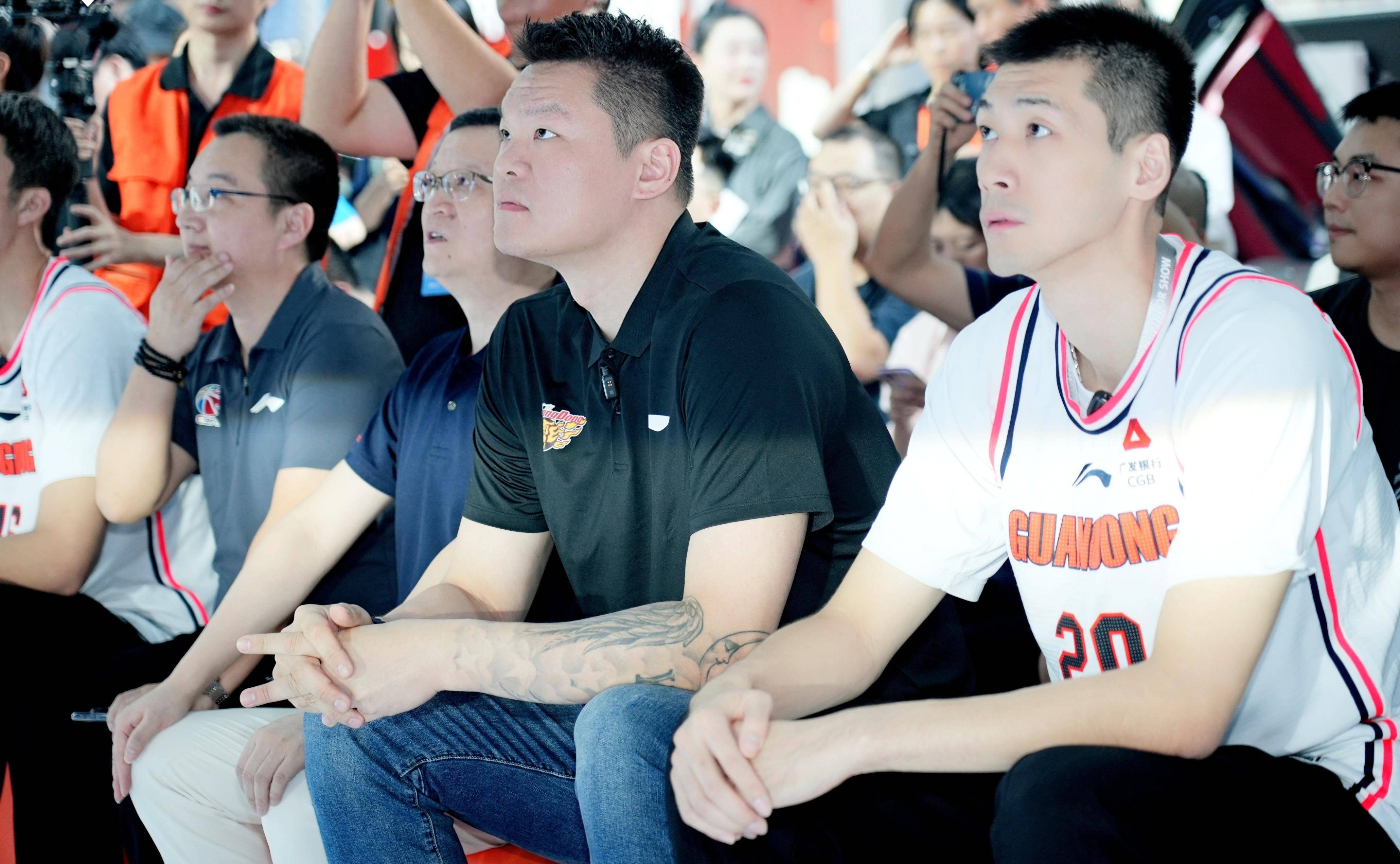 官宣日广东宏远调整名单以备法联杯,状态回暖环节打磨,震撼外界,身体对抗强度拉满(青中法联字20105号) 官宣日广东宏远调整名单以备法联杯,状态回暖环节打磨,震撼外界,身体对抗强度拉满(青中法联字20105号)