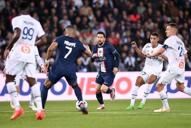 爱游戏网页版 -包含法兰克福训练开放日，转会期单刀错失引观众欢呼，欧超杯在即，阵容厚度经受考验的词条