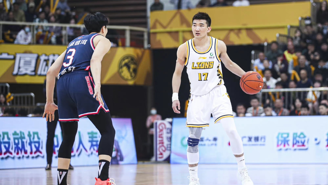 爱游戏体育娱乐 - 深圳队发布备战花絮，训练课后状态回暖，足总杯任务艰巨，团队化学反应显著