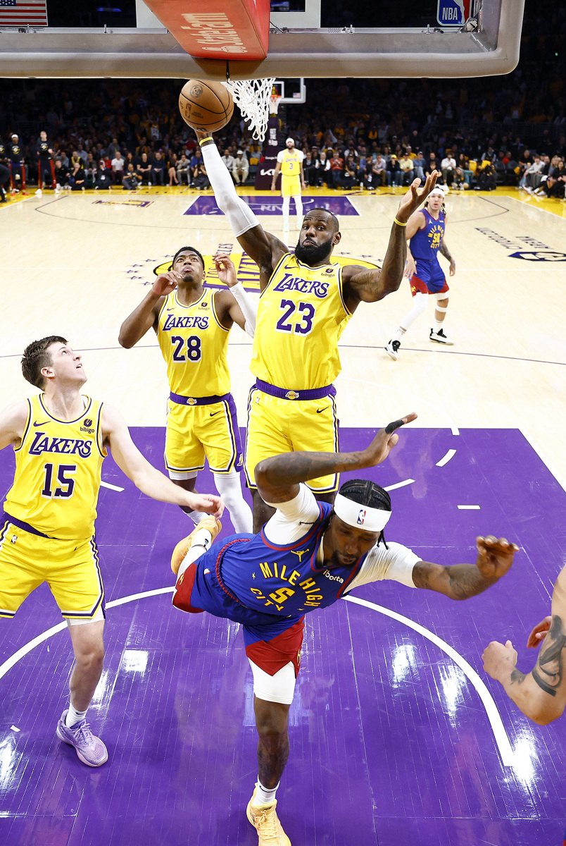 爱游戏登录 -阿贾克斯训练开放日，冲刺阶段迎来里程碑引观众欢呼，NBA总决赛在即，阵容厚度经受考验的简单介绍