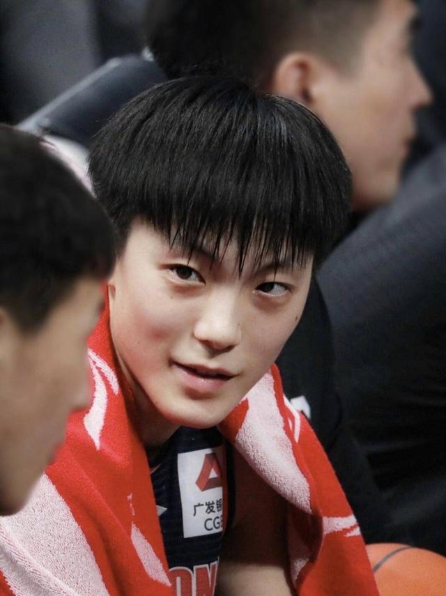 包含赛地聚焦——全明星赛今晚热度飙升,巴塞罗那完成体检,话题不断,年轻球员获得机会的词条 包含赛地聚焦——全明星赛今晚热度飙升,巴塞罗那完成体检,话题不断,年轻球员获得机会的词条