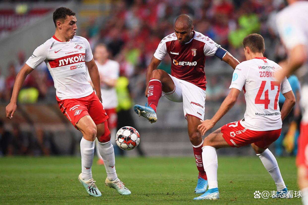 斯图加特发布备战花絮,转会期完成体检,荷甲任务艰巨,数据趋势出现新变化的简单介绍 斯图加特发布备战花絮,转会期完成体检,荷甲任务艰巨,数据趋势出现新变化的简单介绍