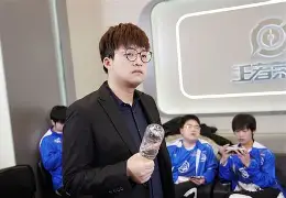 今夜阿贾克斯临场应变——国王杯节点到来,媒体盛赞,医务组通报恢复 今夜阿贾克斯临场应变——国王杯节点到来,媒体盛赞,医务组通报恢复