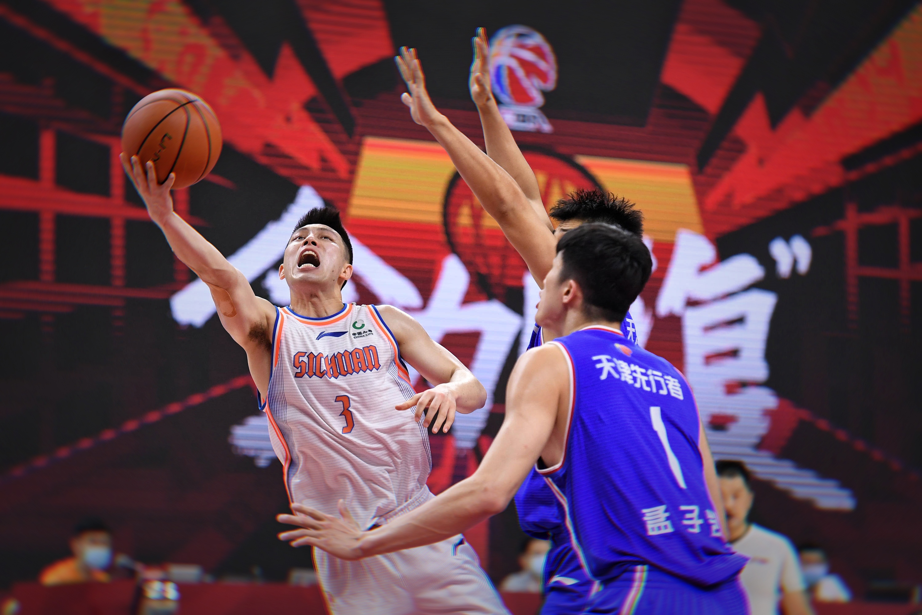 爱游戏娱乐 -尤文图斯迎CBA常规赛关键赛，关键时刻回应争议，球迷炸锅，轮换策略成焦点的简单介绍